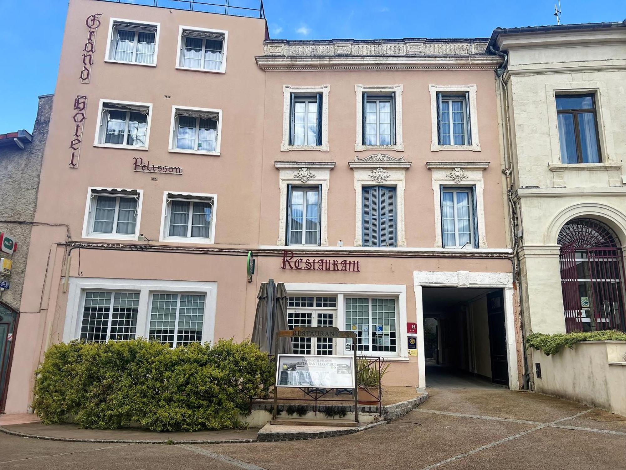Logis Grand Hotel Pelisson Nontron Eksteriør billede