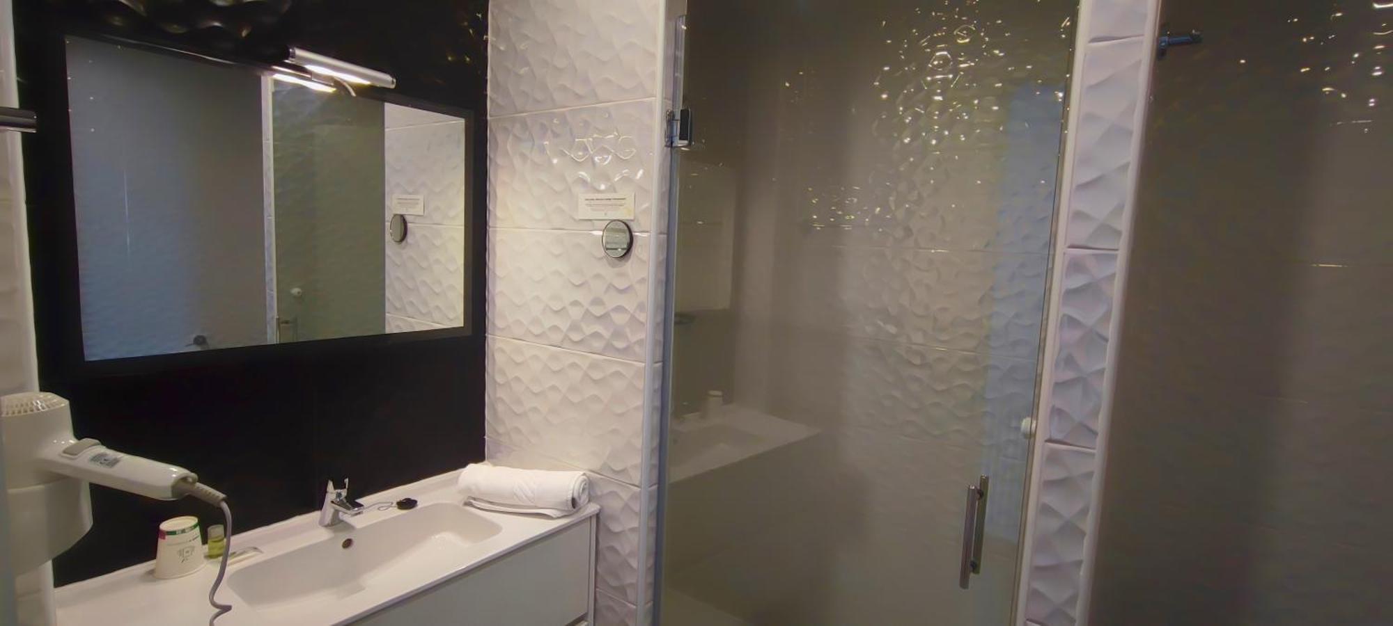 Logis Grand Hotel Pelisson Nontron Eksteriør billede