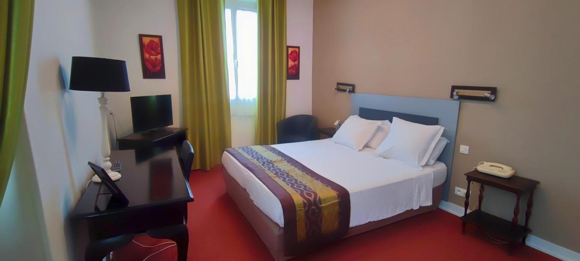 Logis Grand Hotel Pelisson Nontron Eksteriør billede